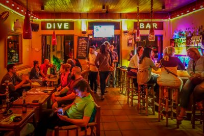 Dive Bar, Divers, Expat Bar, Expats, Local Hangout, Locals, Backpackers, Hoi An, Diving, Cocktails, Mixology, Classes, Drinks, Drinking, Lounge, Pub, Lounge, Club, Nightlife, Food, Restaurant, Cham Islands, Scuba, Beer