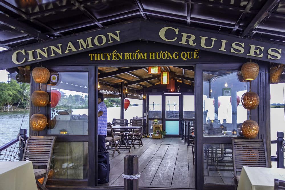 Cinnamon Cruises. Boat