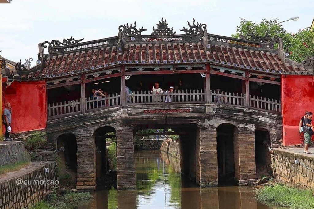 The centuries old Japanese Bridge with its brown wooden ornate turrets and large stone bolders lifting it above the moat tells you alot about Hoi An and it's multicultural trading background.