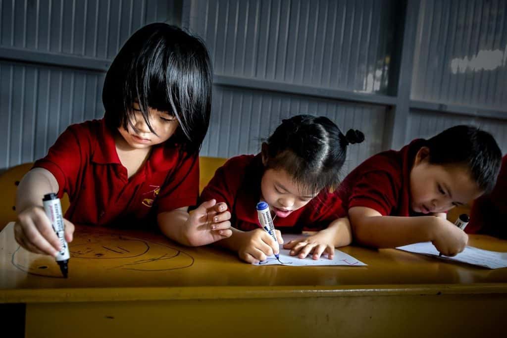 Children studying at the Kianh Foundation