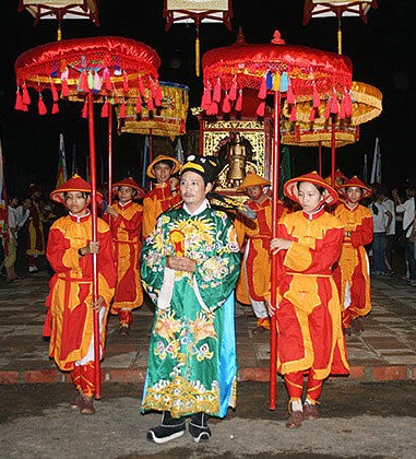 Hue Festival Procession in traditional dress