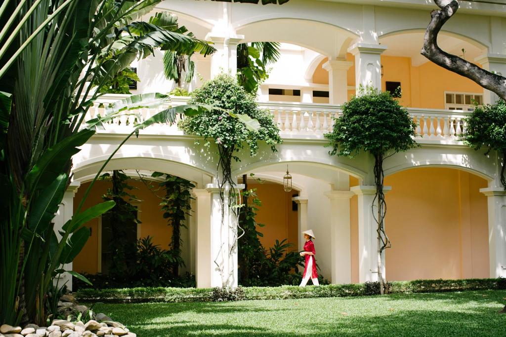 Anantara Hoi An Resort riverside heritage hotel with lush gardens, colonial-style architecture, and views over the Thu Bon River near Hoi An Old Town