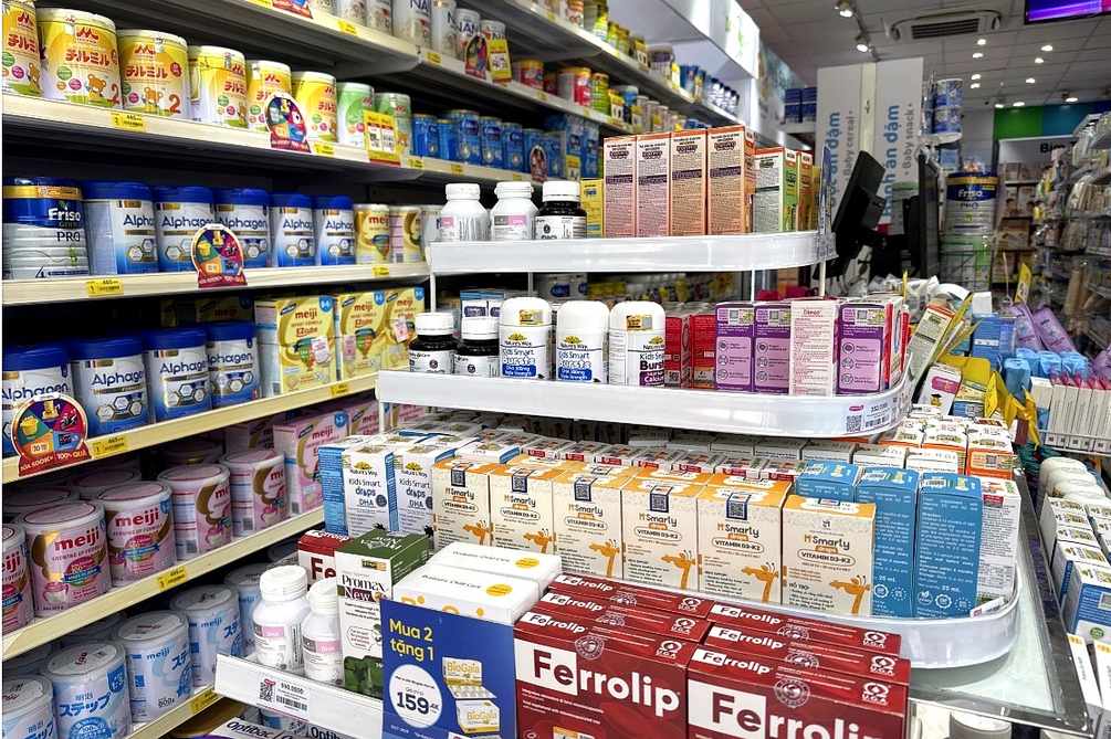 Shelves stocked with infant formula, vitamins, and baby supplements inside Con Cưng baby supermarket
